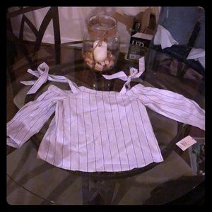 Cute off the shoulder top NWT